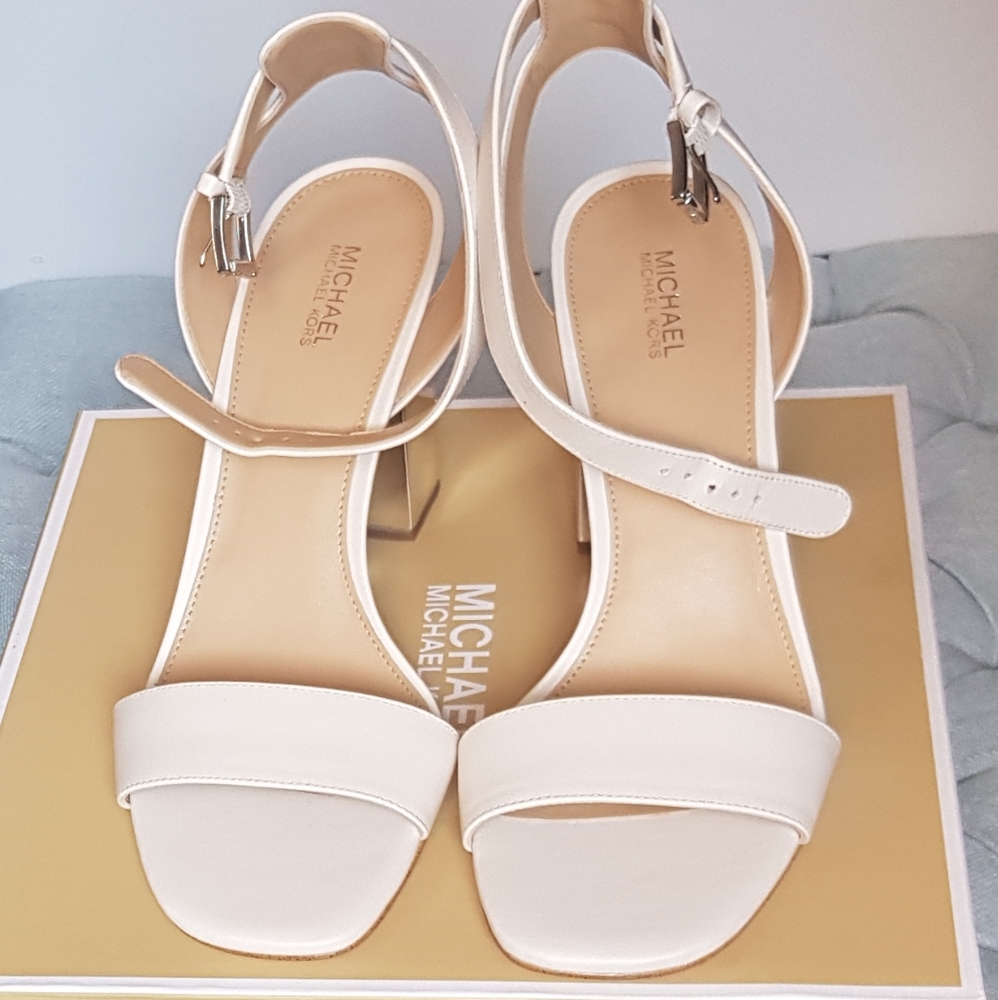 Michael Kors Leather Sandals Cream Sz 8 - Picture 2 of 9